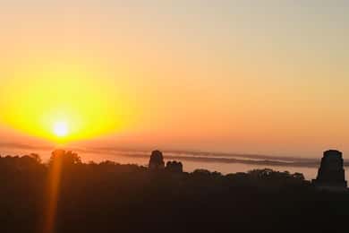 Vanuit Flores: Tikal Zonsopgang Archeologische Tour