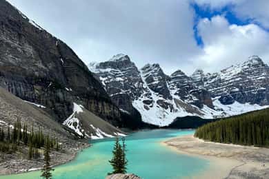 From Banff: Shuttle to Moraine Lake and Lake Louise