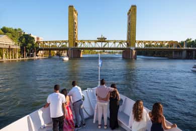 Sacramento: City Cruises Sights and Sips Cruise