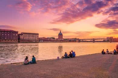 Toulouse: Express Walk with a Local in 60 minutes