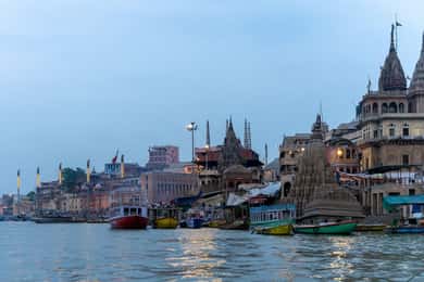 Varanasi Landmark Evening City Tour - Aarti & Boating