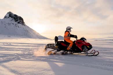 Desde Reikiavik: Excursión Círculo Dorado y Motos de Nieve