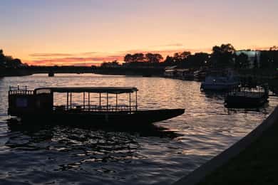 Krakow: Private Gondola Cruise with Delicacies