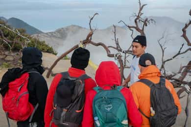 From Banyuwangi: Ijen Volcano Midnight Blue Fire Guided Tour