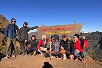 Mount Rinjani Trekking Tours 3D/2N Summit, Lake& Hot springs