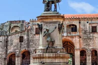 From Punta Cana: Santo Domingo History Day Trip with Lunch