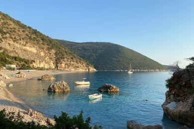 Saranda: Boat Trip to 6 Spots + Snorkel & Free Umbrellas