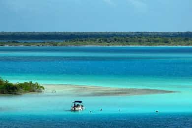 BACALAR THE SEVEN COLORS LAGOON