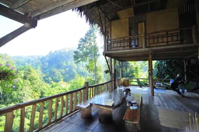Chiang Mai: Sticky Waterfall & Caves Tour w/ Treehouse Stay