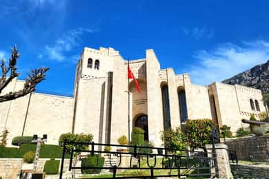 Au départ de Tirana : excursion guidée à Kruja et Durrës