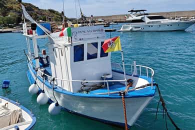 Cefalù: Bootsausflug mit Angeln, Küstenrundfahrt und Mittagessen an Bord mit dem Fang des Tages