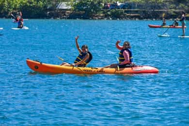 San Juan: Wycieczka z przewodnikiem po lagunie Condado kajakiem lub deską surfingową