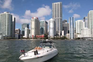 Miami: Private Boat Tour with Captain and Skyline Views