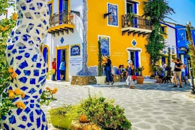 Artistic walk in Borgo Parrini with traditional tasting