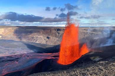 Hilo: Kilauea Fissure 8 Hiking, Volcanoes and Waterfalls