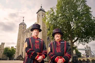 Tower of London Tour with Crown Jewels & Beefeaters