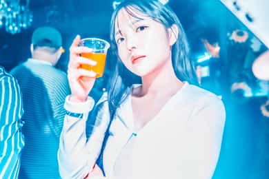 Seoul: Premium Pub Crawl with Open Bottles