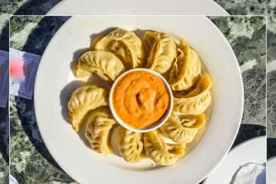 Kathmandu: Guided Delicious Food Tour with 12+ Tastings