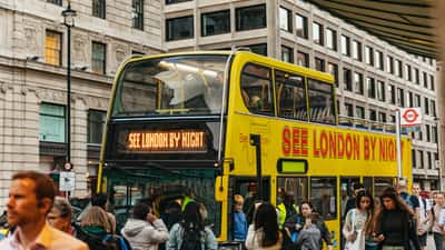 The Top 10 Must-See Stops on London's Bus Tour Circuit - Trafalgar Square