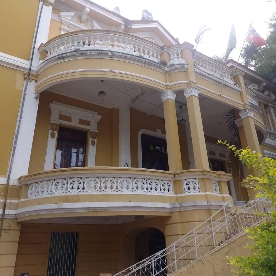 Colagem de mídia