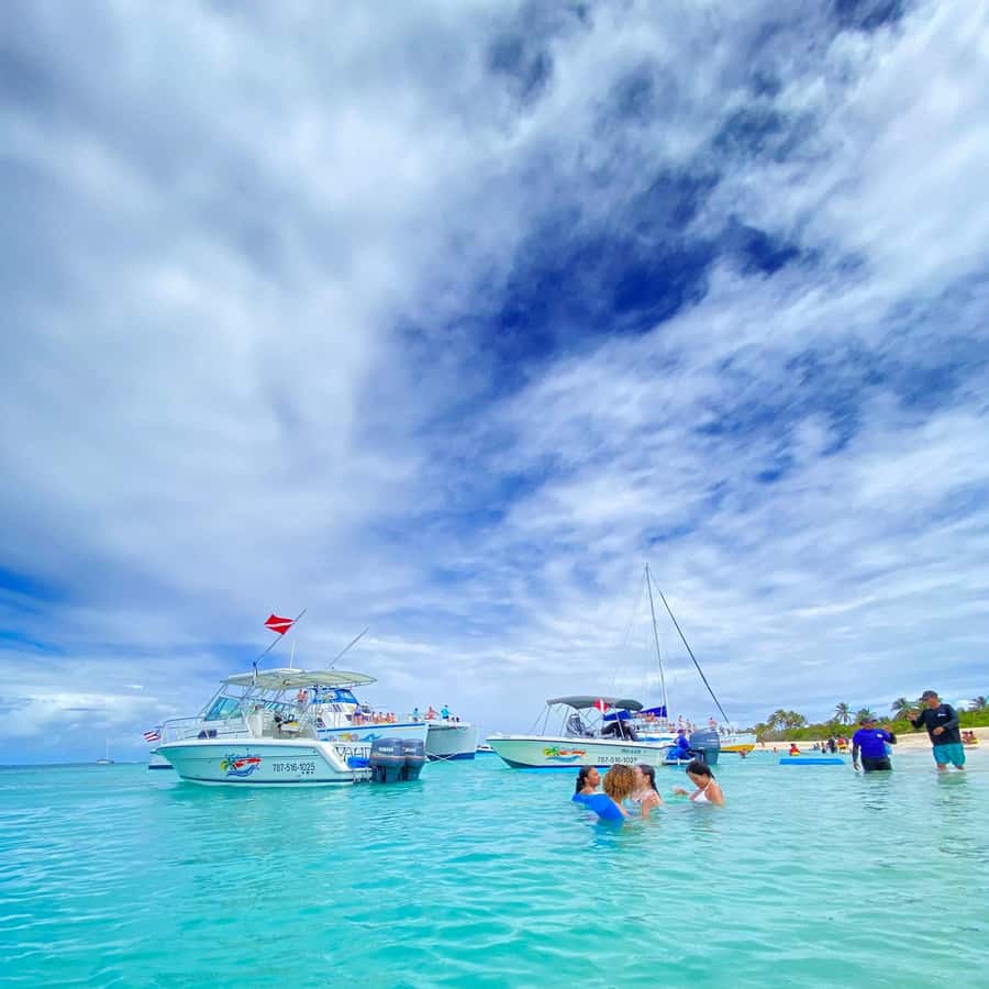 Fajardo: Private Half-Day Boat Charter to Icacos or Palomino