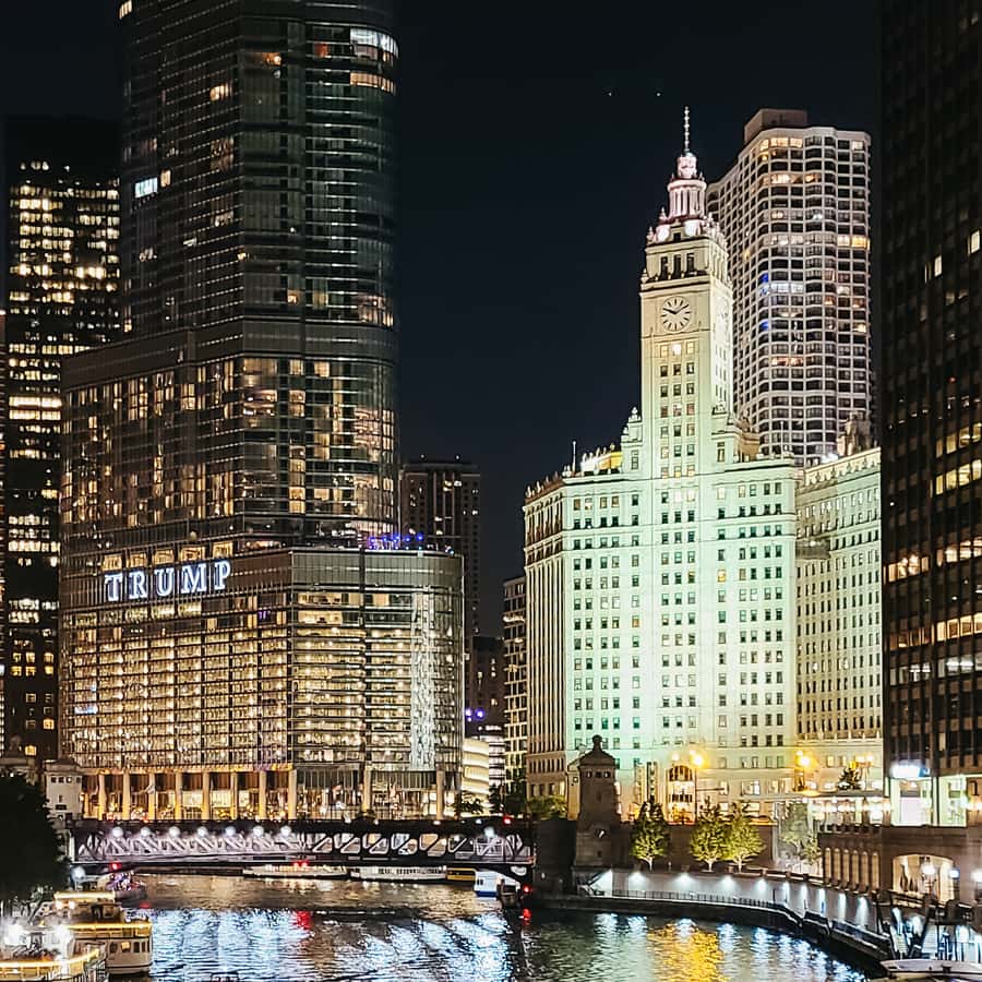 Chicago: Fireworks Cruise with Lake or River Viewing Options