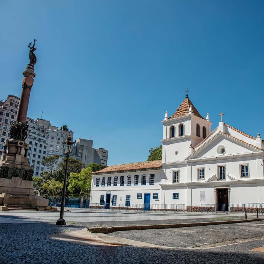 Colagem de mídia