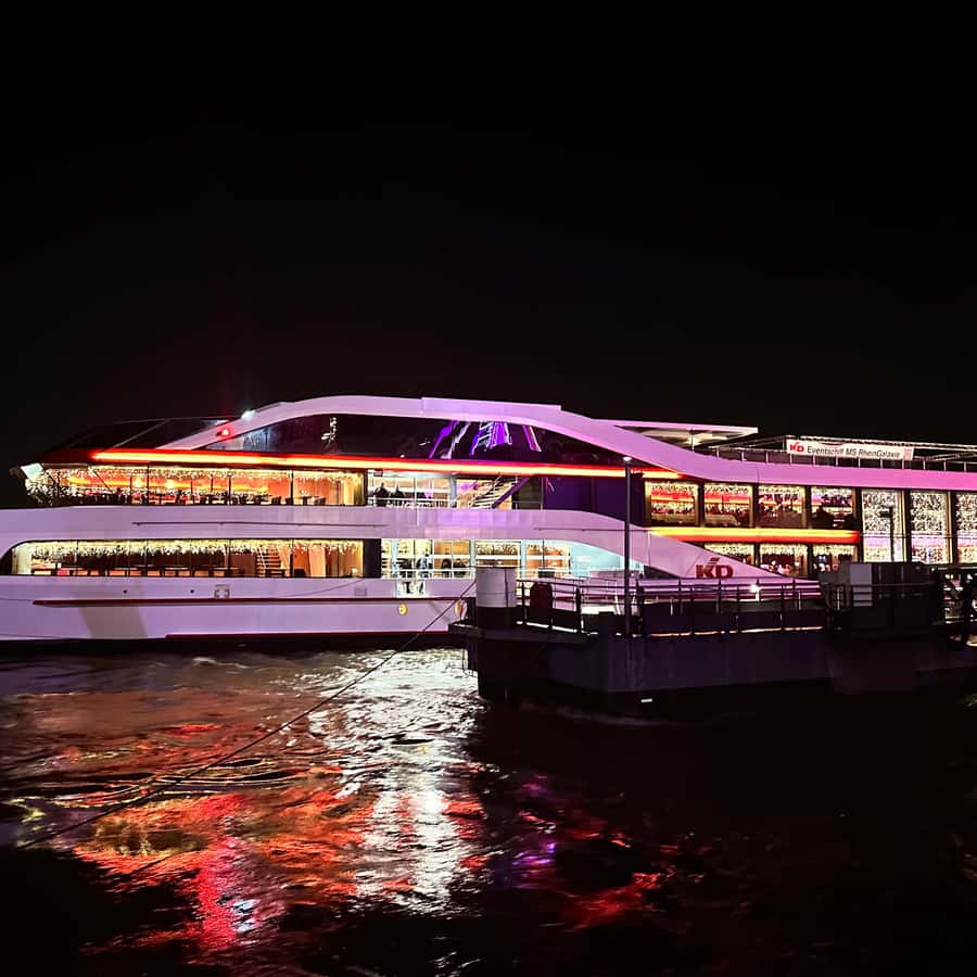 デュッセルドルフ：冬の午後のライン川ボート クルーズ | GetYourGuide