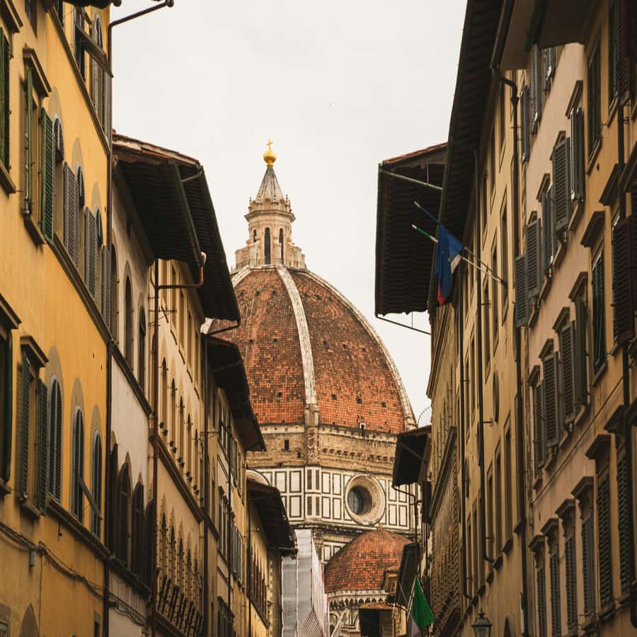 Florence Must-See Squares Walking Tour with Vincenzo Florence Must-See Squares Walking Tour with Vincenzo