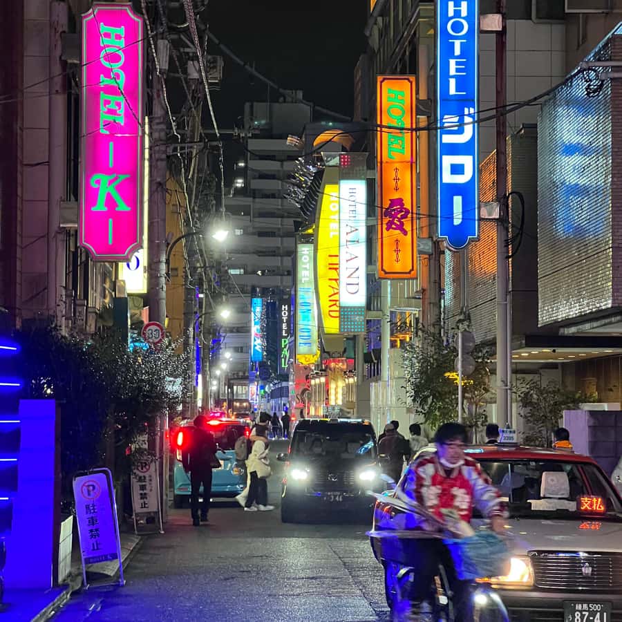 新宿歌舞伎町&ゴールデン街ナイトツアー | GetYourGuide 新宿歌舞伎町&ゴールデン街ナイトツアー | GetYourGuide