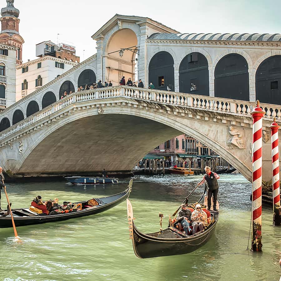 プライベートゴンドラ体験：ヴェネツィアの水路をご堪能ください