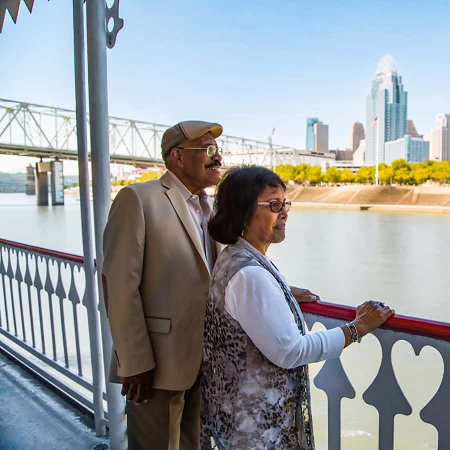 Cincinnati: Riverboat Cruise with Lunch and Entertainment
