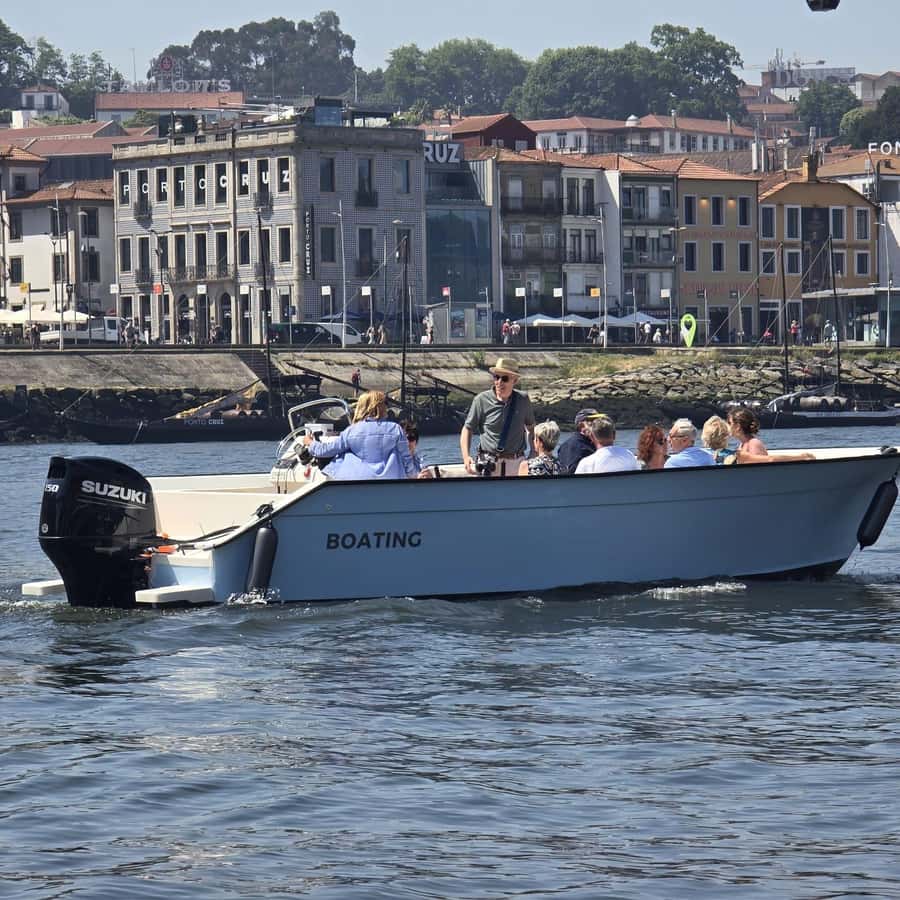 Porto: Douro River Boat Cruise with Port Wine and Snacks