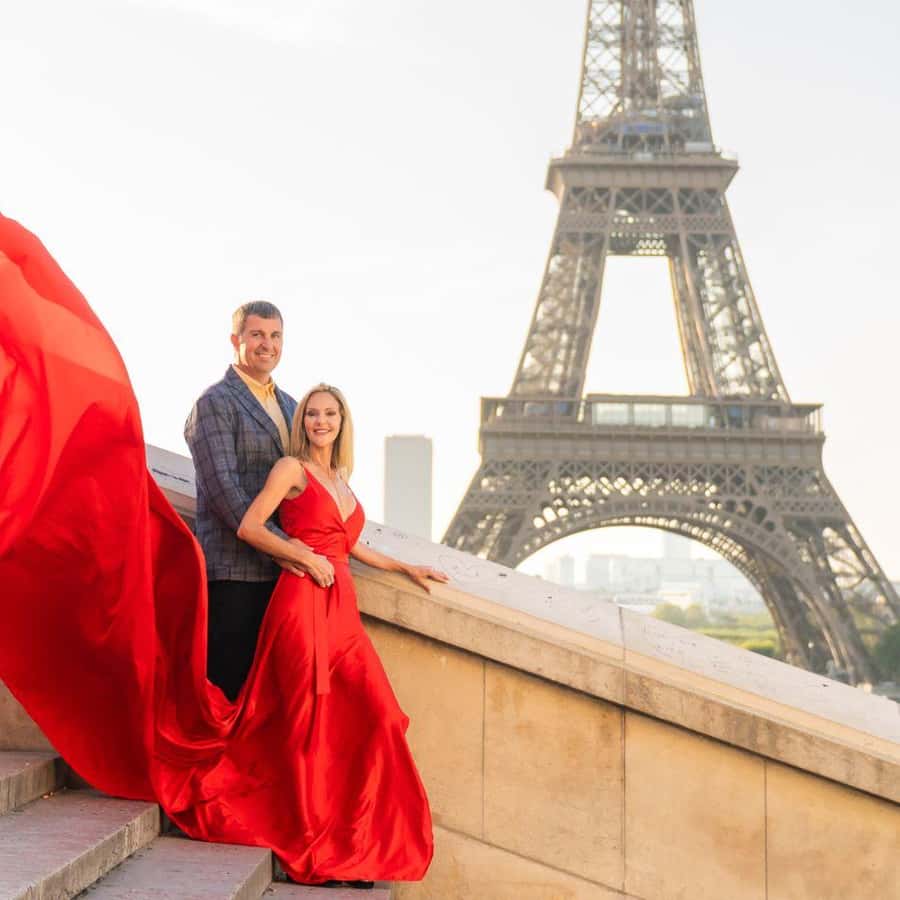 Paris: Eiffel Tower Glamor Photoshoot with Dress Options