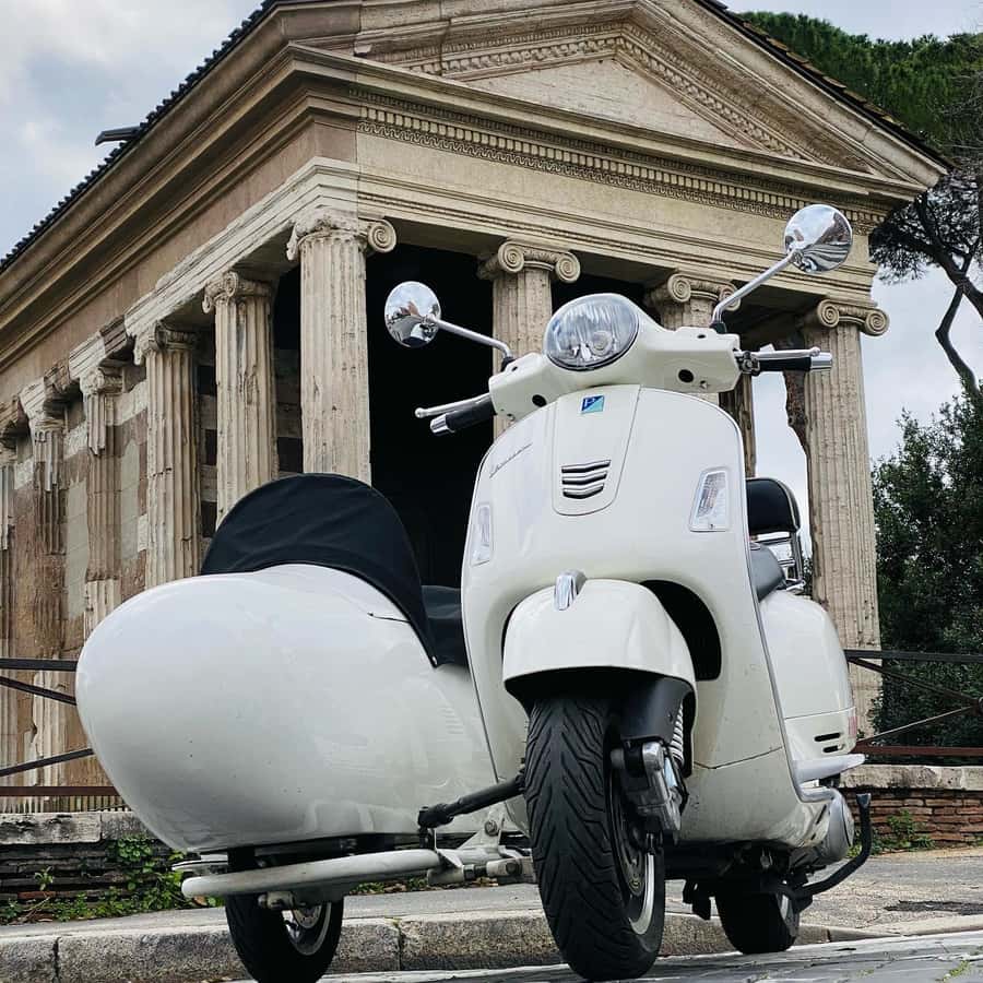 カプチーノ付き午前のベスパ サイドカー ツアー | GetYourGuide