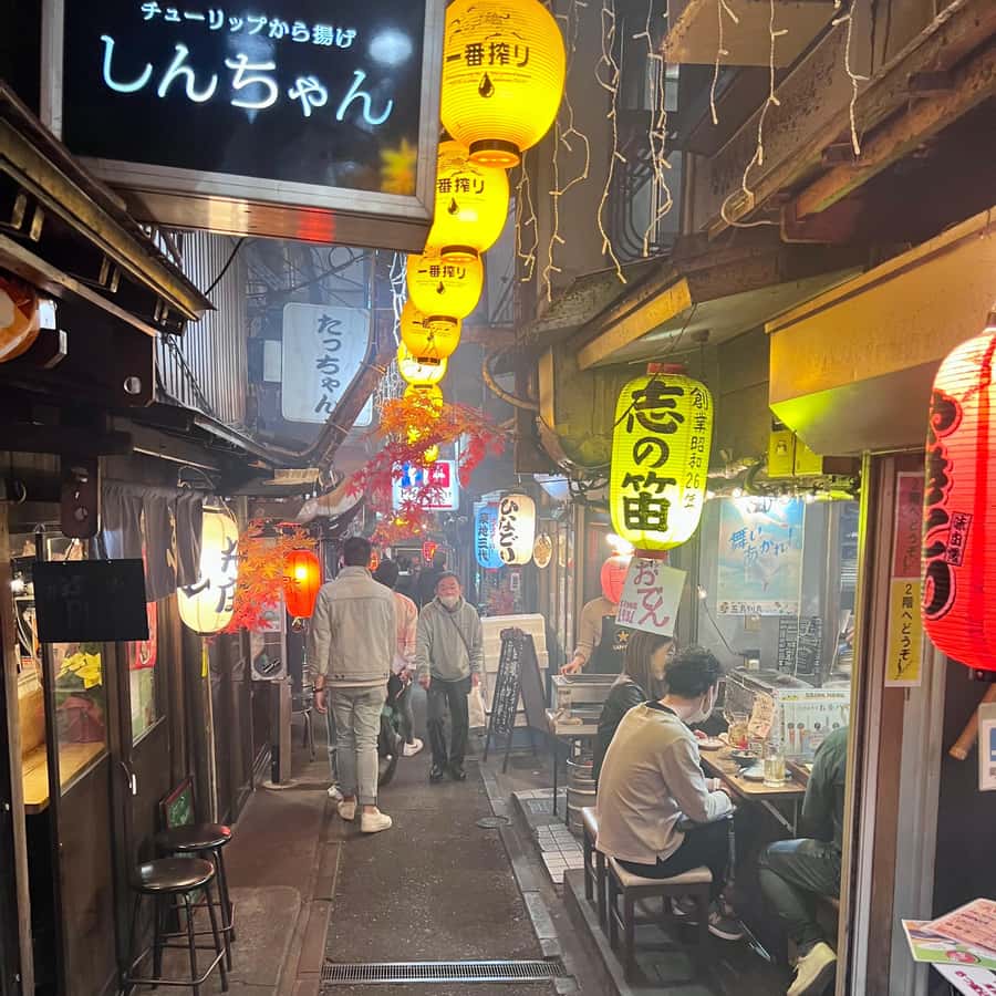 新宿歌舞伎町&ゴールデン街ナイトツアー | GetYourGuide 新宿歌舞伎町&ゴールデン街ナイトツアー | GetYourGuide