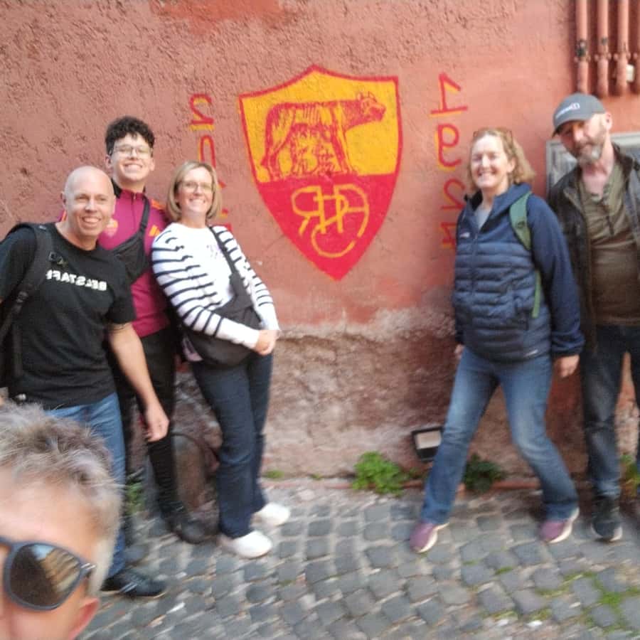 ローマASローマまたはSSラツィオのサッカー観戦を現地人と楽しむ