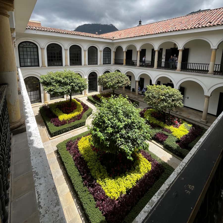 Colagem de mídia