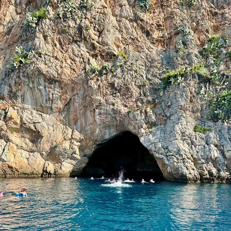 Nice: Mala Caves, Villefranche & Snorkeling Boat Tour