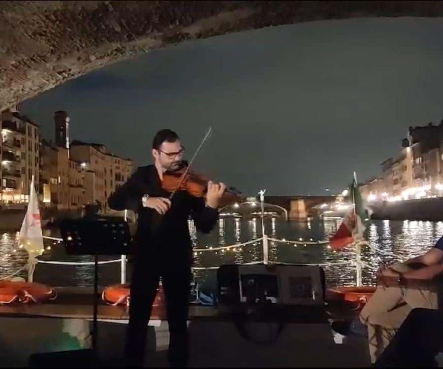 Florence: Arno River Cruise with a Live Concert