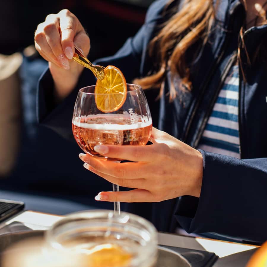 Amsterdam: Luxury Cruise Unlimited Beer and Cocktail Option
