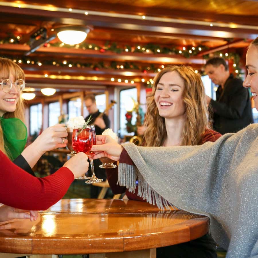 Boston: Harbor Sunset Yacht Cruise