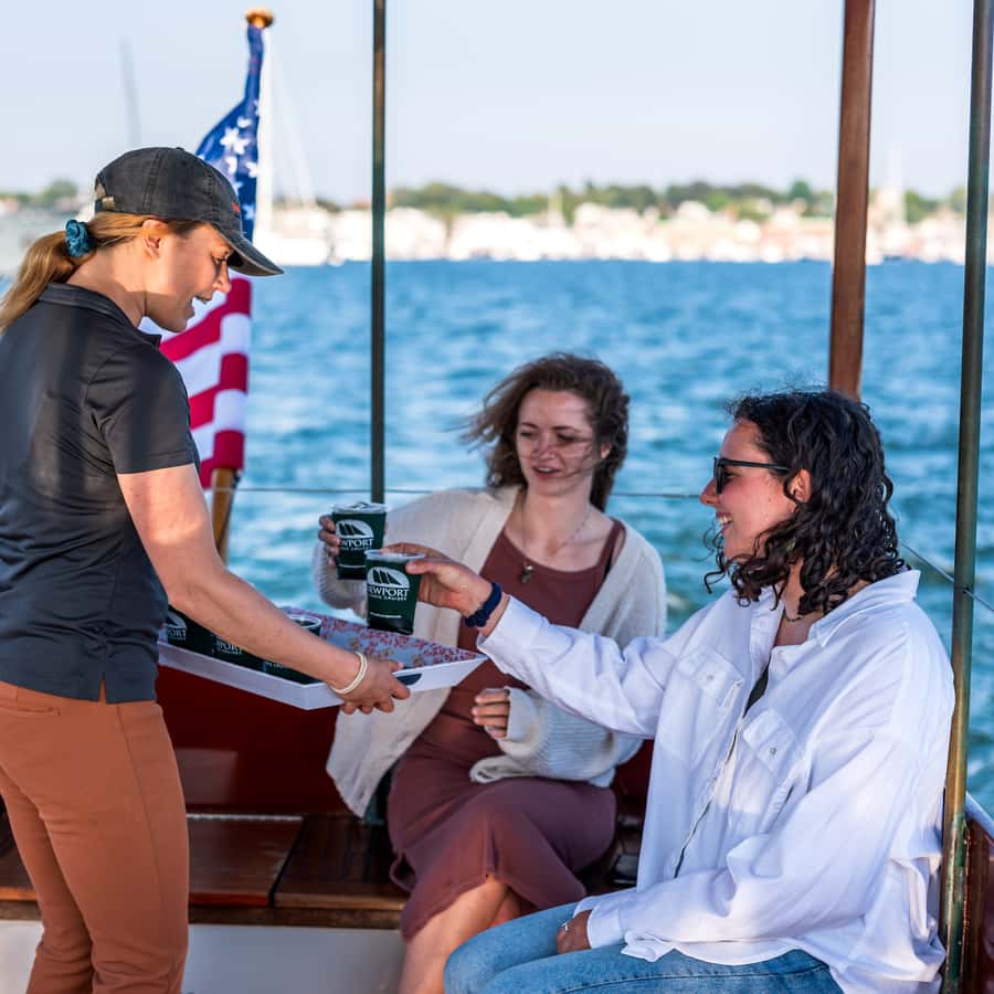 Newport: Yacht Sightseeing Cruise
