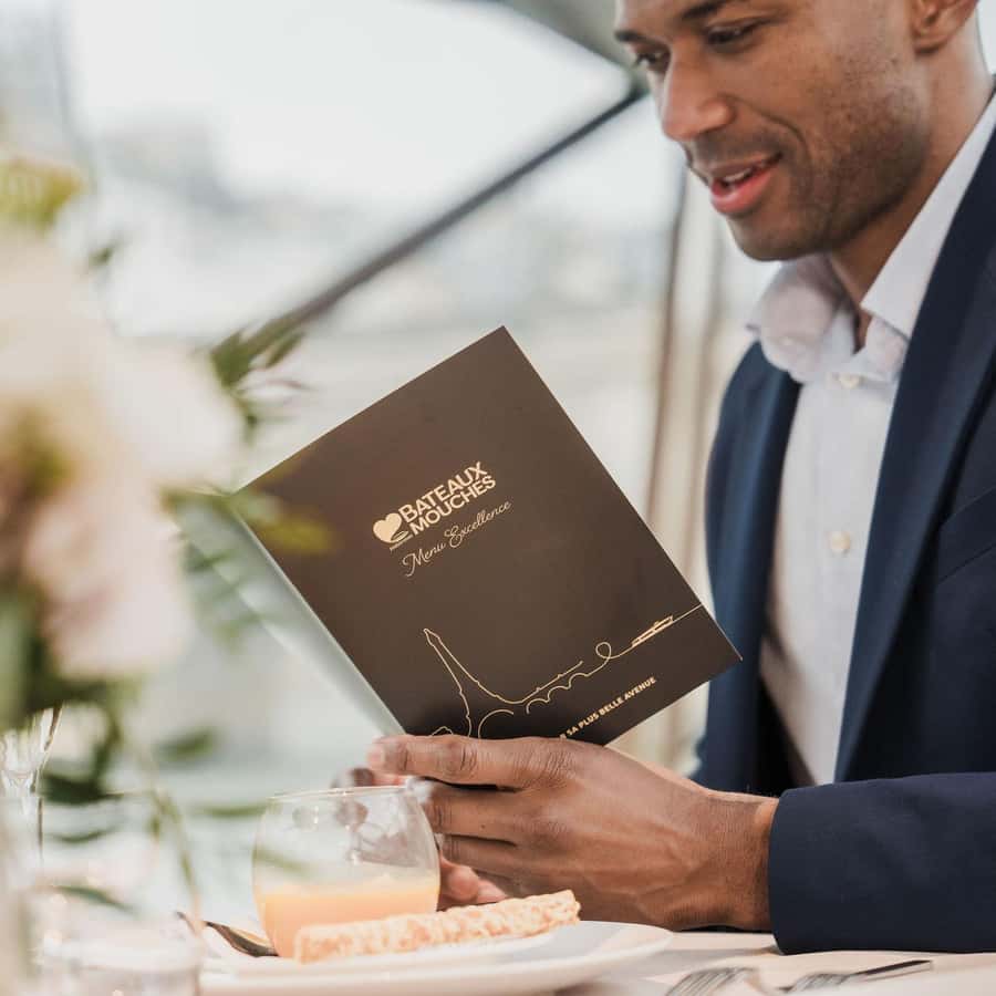 Paris: 4-Course Dinner Cruise on Seine River with Live Music