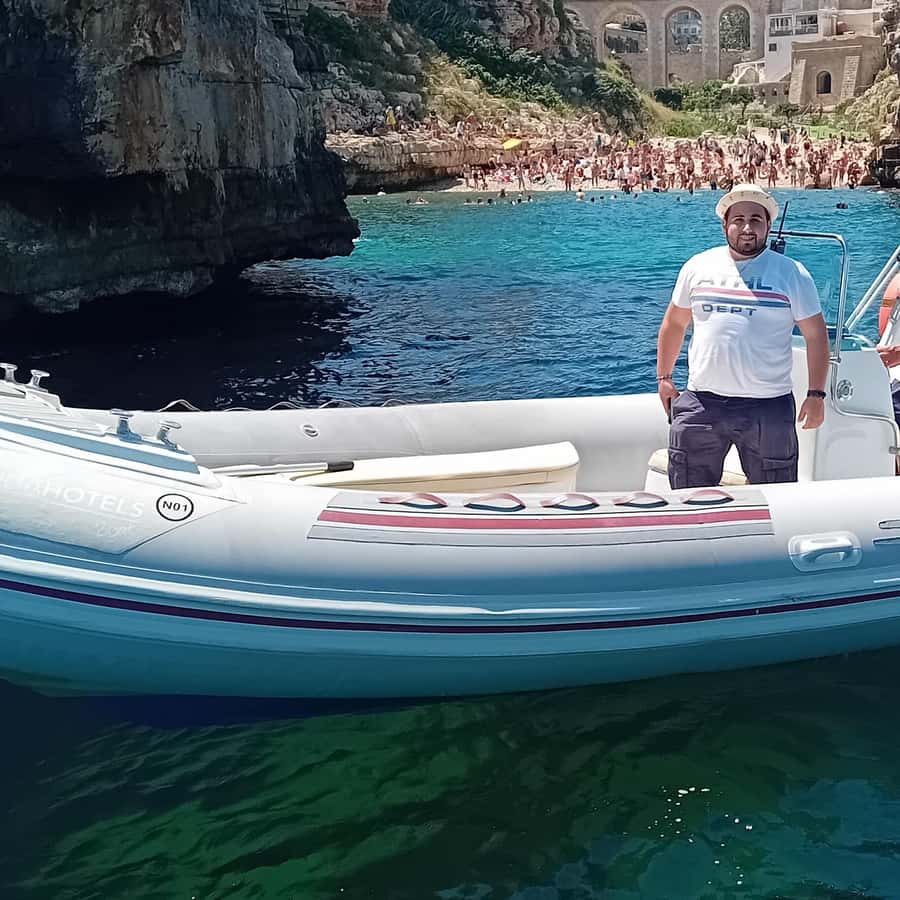 Polignano a Mare: Boat Tour in the Caves with Aperitif