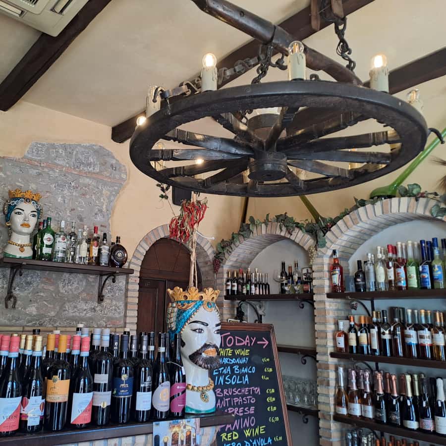Trattoria Osteria Del Cappello Rosso Taormina: Tour Gastronomico A