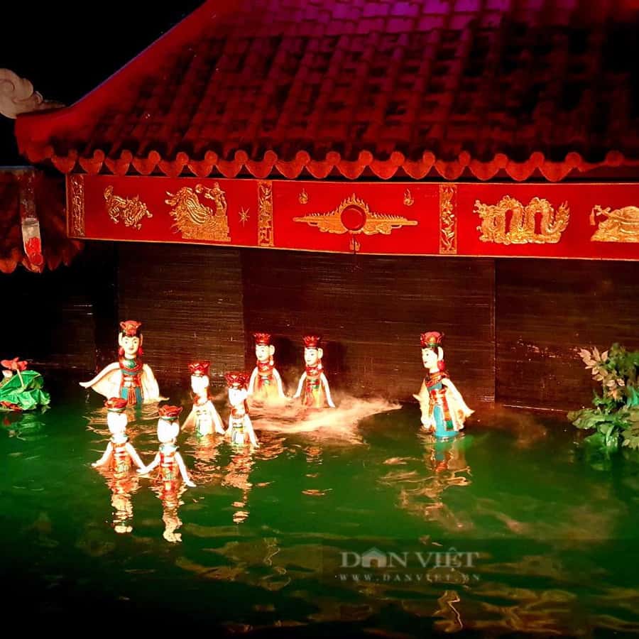 ベトナム、ホーチミン製・祭壇人形2体と蝋燭立て ベトナム、ホーチミン製・祭壇人形2体と蝋燭立て