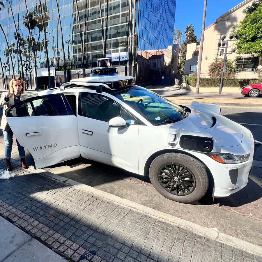 Los Angeles: 20 Minute Self-Driving Way-Moh Car Experience