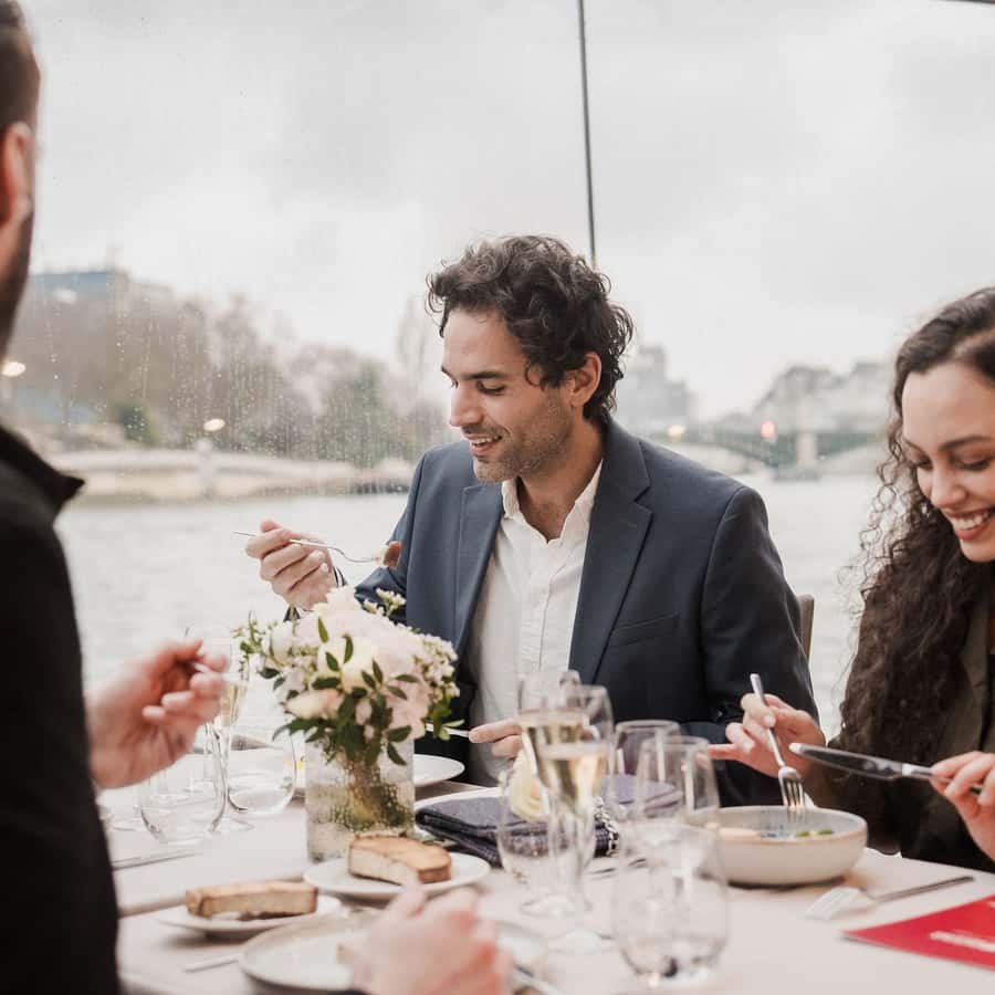 Paris: 4-Course Dinner Cruise on Seine River with Live Music