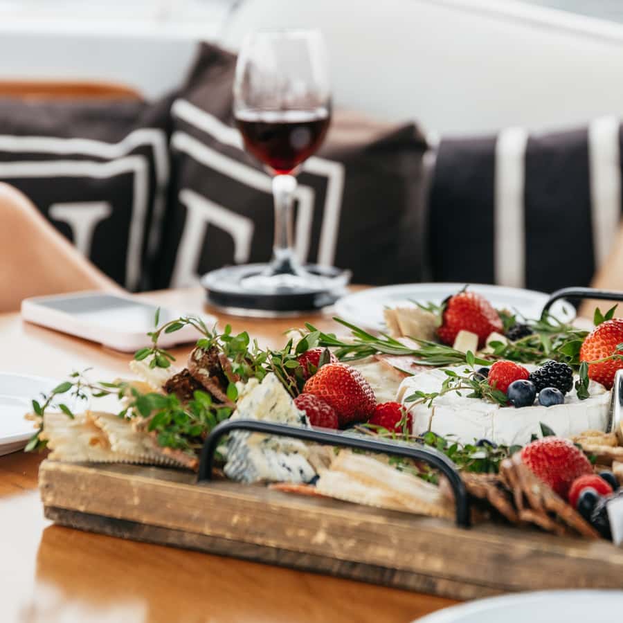 Los Angeles: Luxury Cruise with Wine, Cheese & Sea Lions